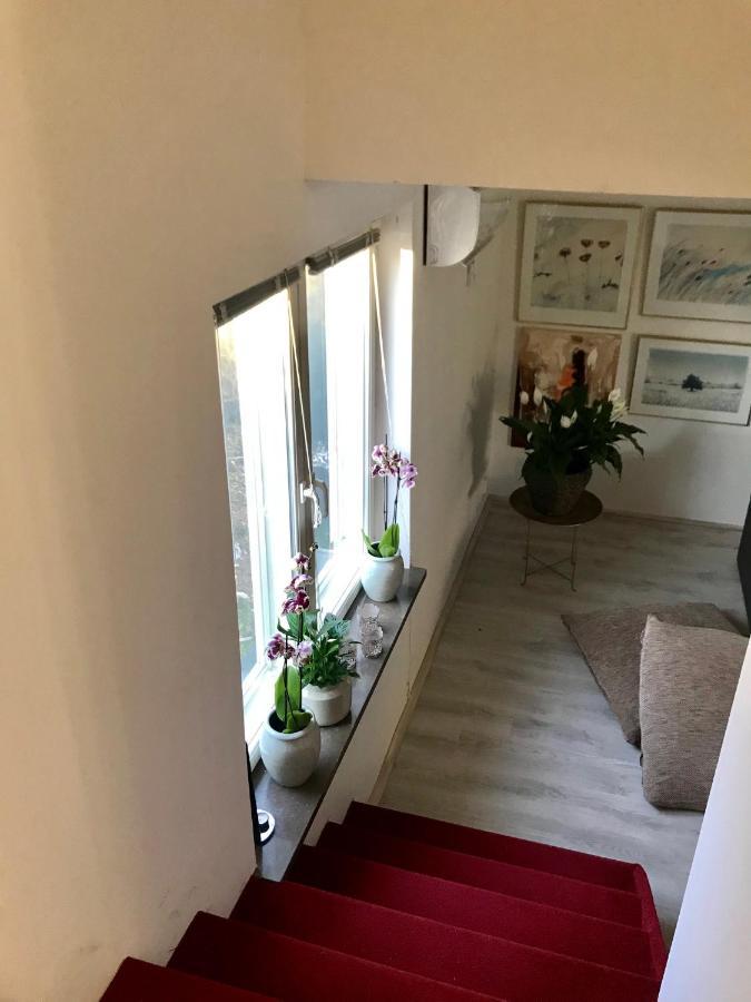 Appartamento Rymlig Laegenhet I Avdelat Hus Med Egen Parkering Kaglinge Esterno foto